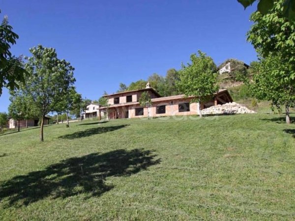 casa indipendente in vendita a Rocca Sinibalda