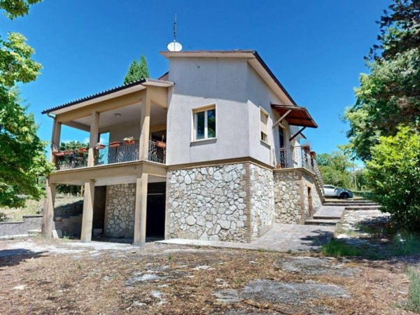casa indipendente in vendita a Rocca Sinibalda