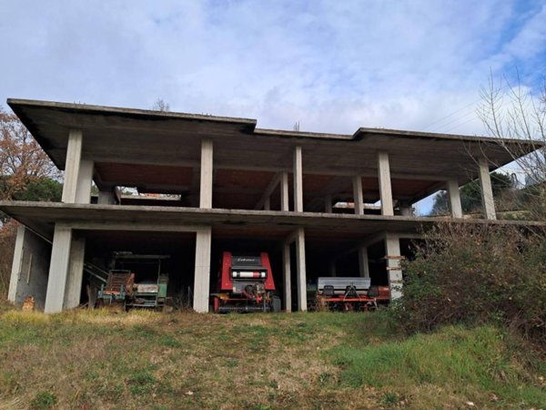 casa indipendente in vendita a Rocca Sinibalda in zona Trampani
