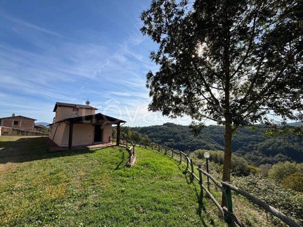 casa indipendente in vendita a Rocca Sinibalda in zona Trampani