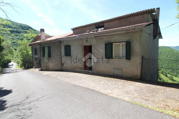 casa indipendente in vendita a Rocca Sinibalda
