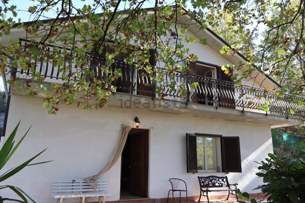 casa indipendente in vendita a Rocca Sinibalda in zona Posticciola