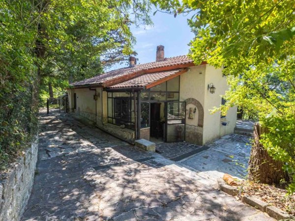casa indipendente in vendita a Rocca Sinibalda