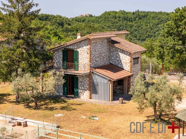 casa indipendente in vendita a Rocca Sinibalda