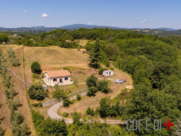 casa indipendente in vendita a Rocca Sinibalda in zona Tomassella