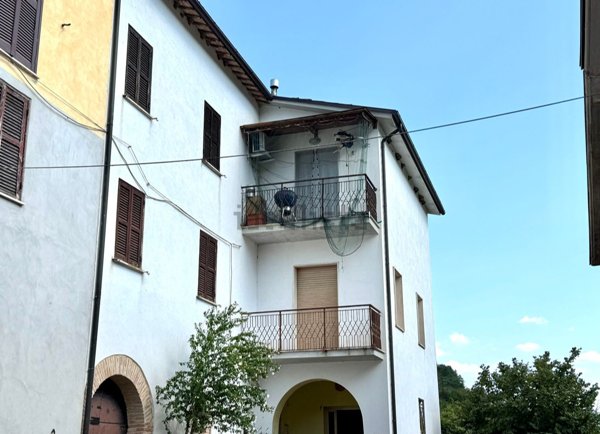 appartamento in vendita a Rocca Sinibalda in zona Magnalardo