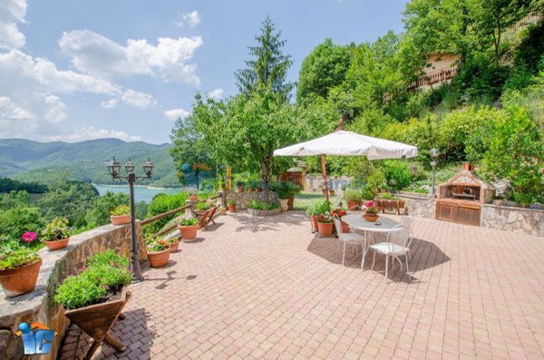 casa indipendente in vendita a Rocca Sinibalda in zona Posticciola