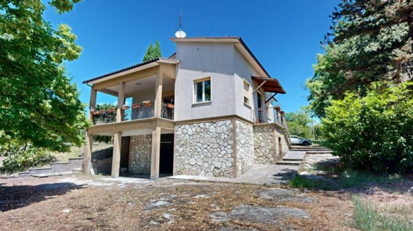 casa indipendente in vendita a Rocca Sinibalda in zona Posticciola