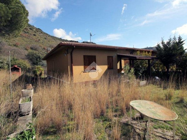 casa semindipendente in vendita a Salisano