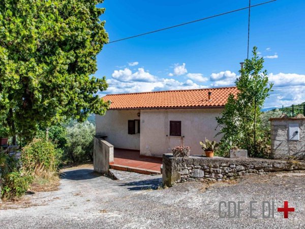 casa indipendente in vendita a Salisano