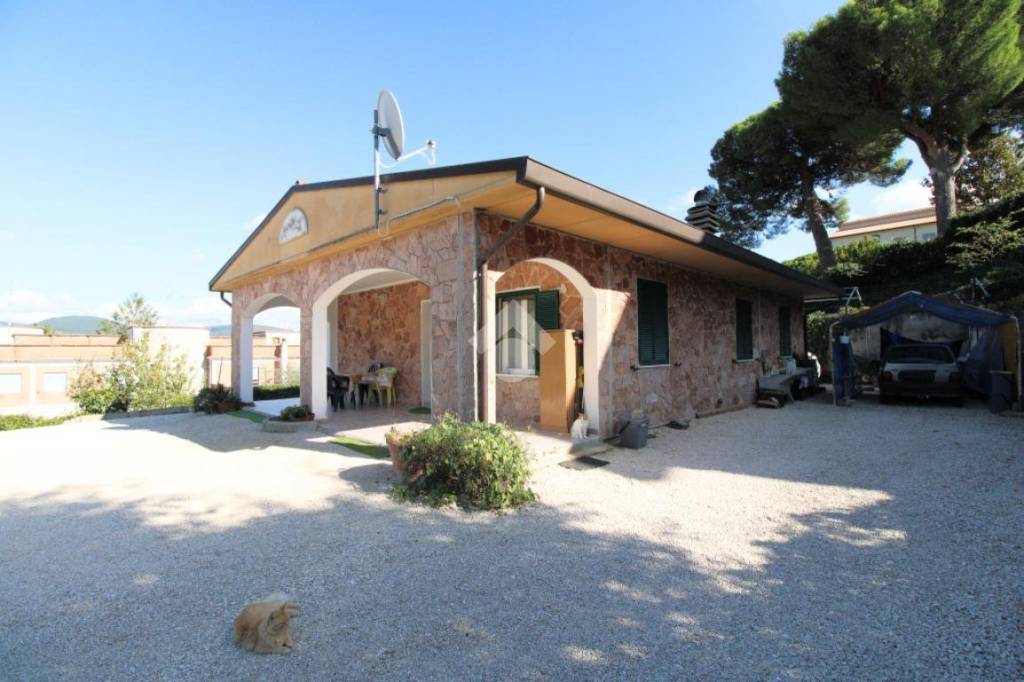 casa indipendente in vendita a Salisano