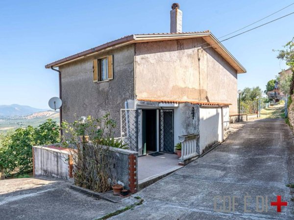 casa indipendente in vendita a Scandriglia