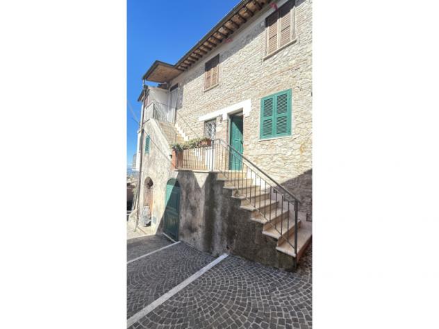 casa indipendente in vendita a Scandriglia