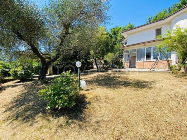 casa indipendente in vendita a Scandriglia
