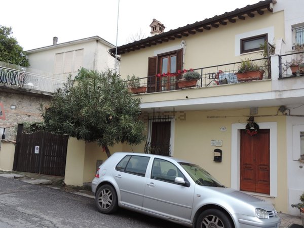 appartamento in vendita a Scandriglia in zona Ponticelli