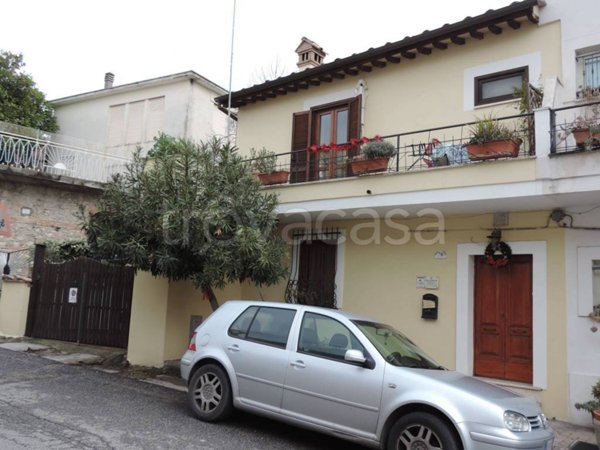 appartamento in vendita a Scandriglia in zona Ponticelli