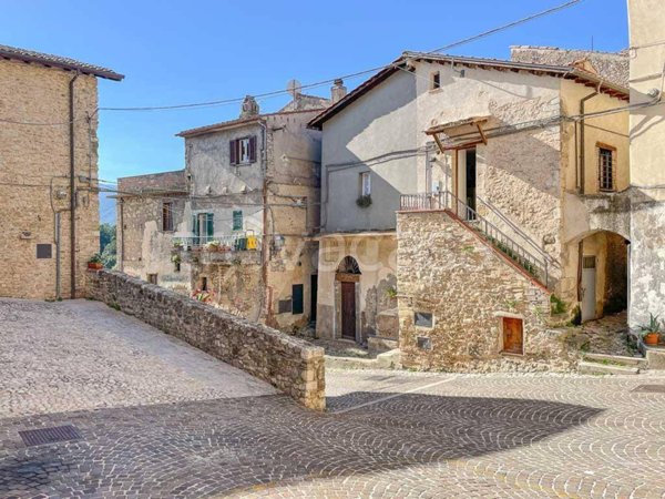 appartamento in vendita a Scandriglia in zona Ponticelli