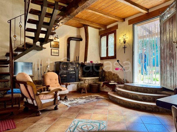 casa indipendente in vendita a Scandriglia