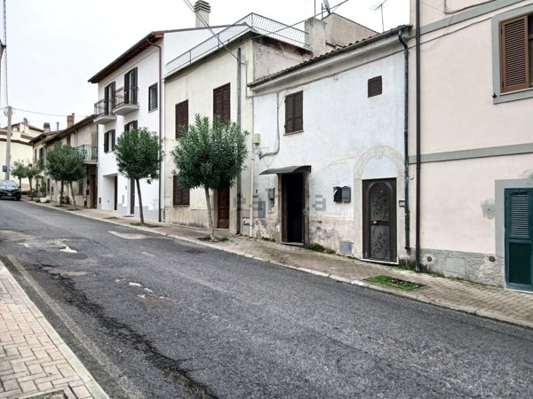 appartamento in vendita a Scandriglia in zona Ponticelli