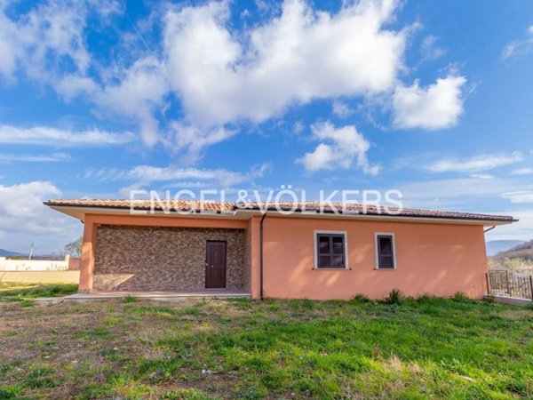 casa indipendente in vendita a Scandriglia