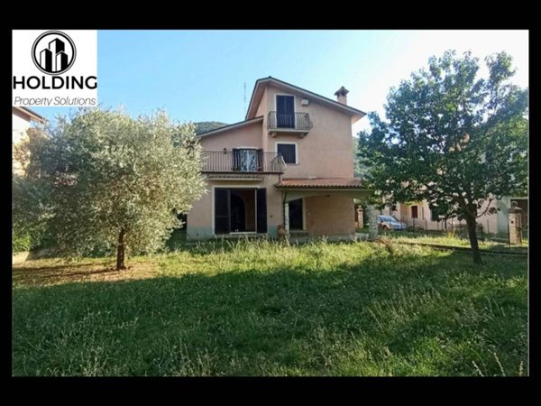 casa indipendente in vendita a Scandriglia