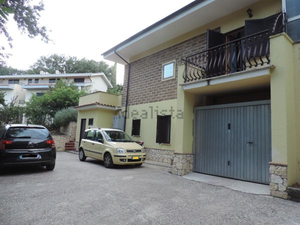 casa indipendente in vendita a Scandriglia