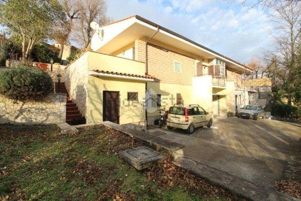 casa indipendente in vendita a Scandriglia