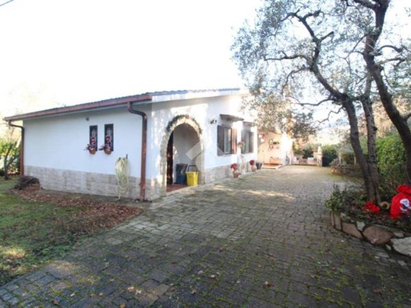casa indipendente in vendita a Scandriglia
