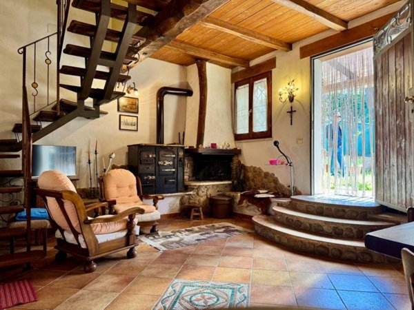 casa indipendente in vendita a Scandriglia