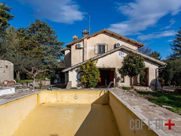 casa indipendente in vendita a Scandriglia in zona Ponticelli