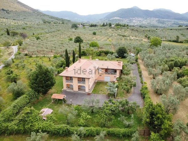 casa indipendente in vendita a Scandriglia