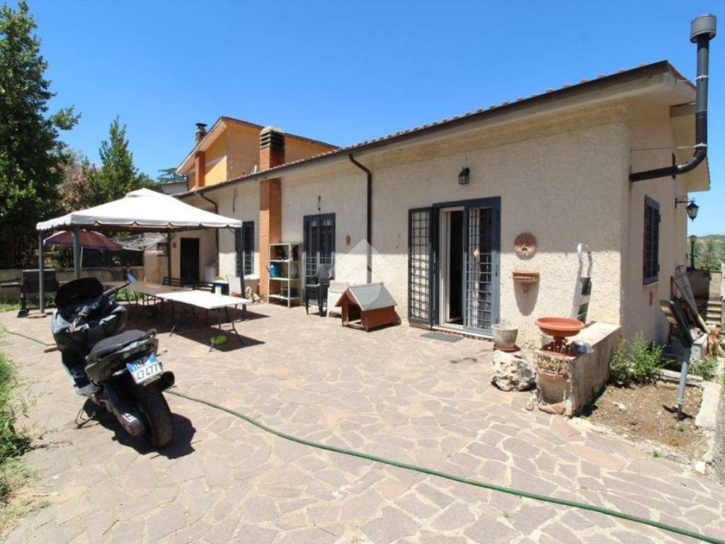 casa indipendente in vendita a Scandriglia