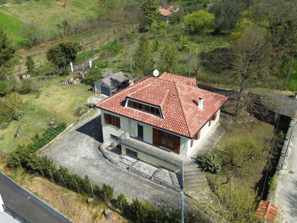 casa indipendente in vendita a Scandriglia in zona Ponticelli