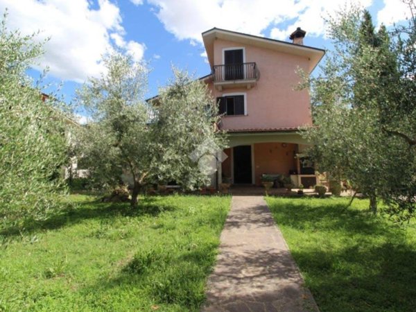casa indipendente in vendita a Scandriglia