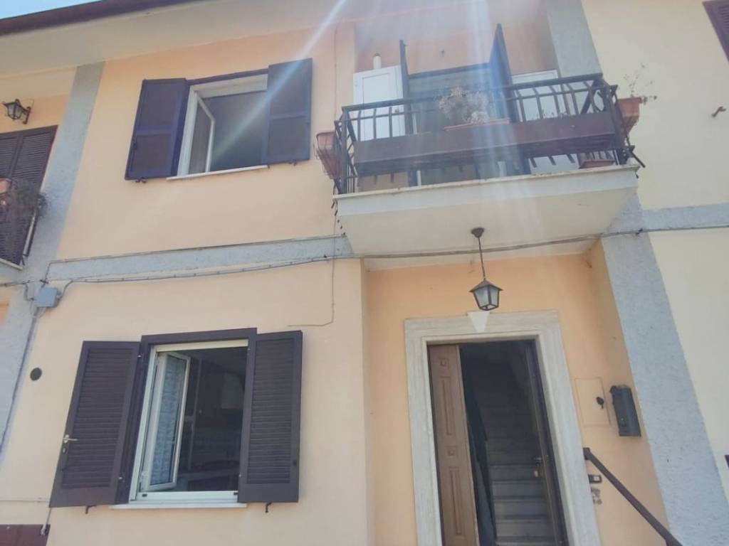 appartamento in vendita a Scandriglia in zona Ponticelli