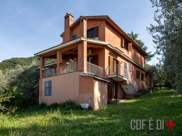 casa indipendente in vendita a Scandriglia