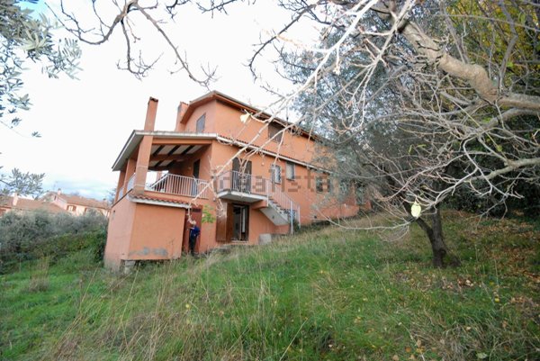 casa indipendente in vendita a Scandriglia