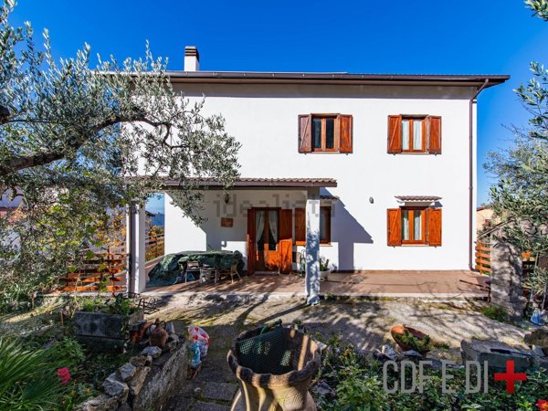 casa indipendente in vendita a Scandriglia