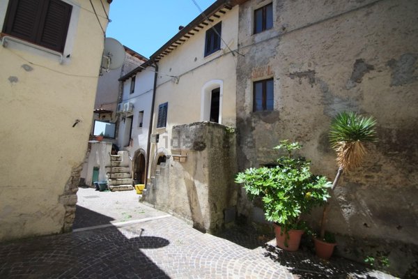 appartamento in vendita a Scandriglia in zona Ponticelli