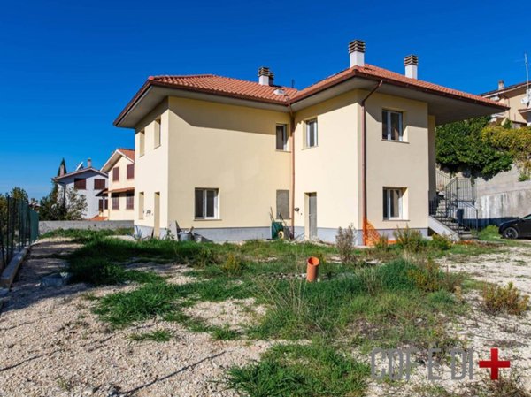 casa indipendente in vendita a Scandriglia