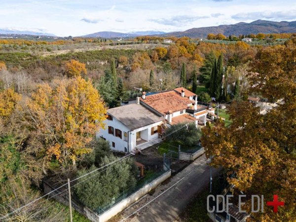 casa indipendente in vendita a Scandriglia