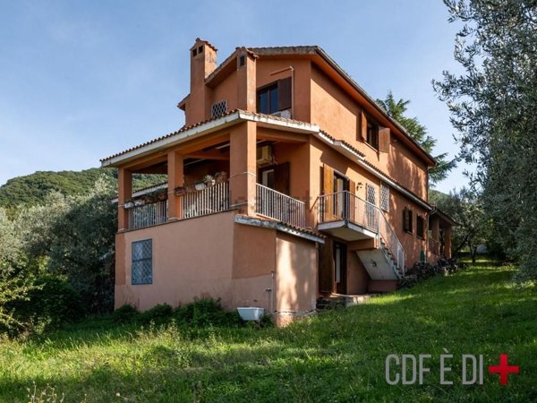 casa indipendente in vendita a Scandriglia