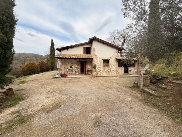 casa indipendente in vendita a Scandriglia