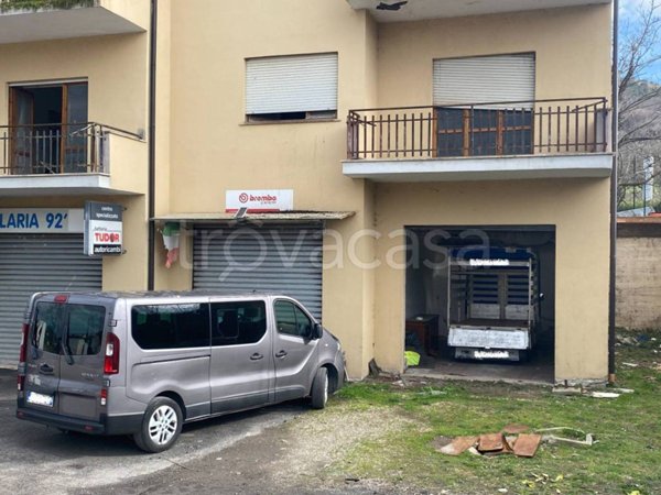 locale commerciale in vendita a Scandriglia