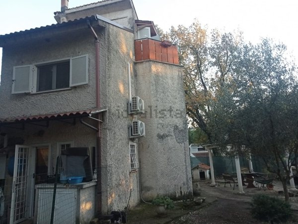 casa semindipendente in vendita a Scandriglia