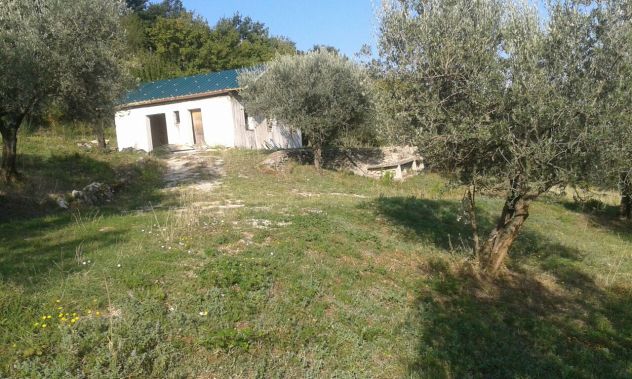 casa indipendente in vendita a Scandriglia