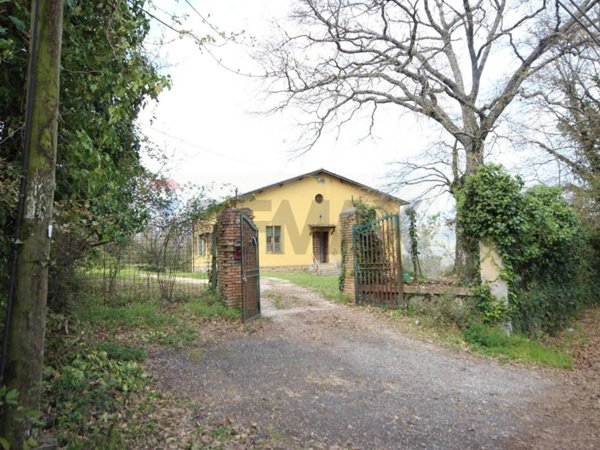 casa indipendente in vendita a Scandriglia