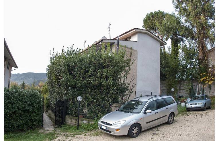 casa indipendente in vendita a Scandriglia