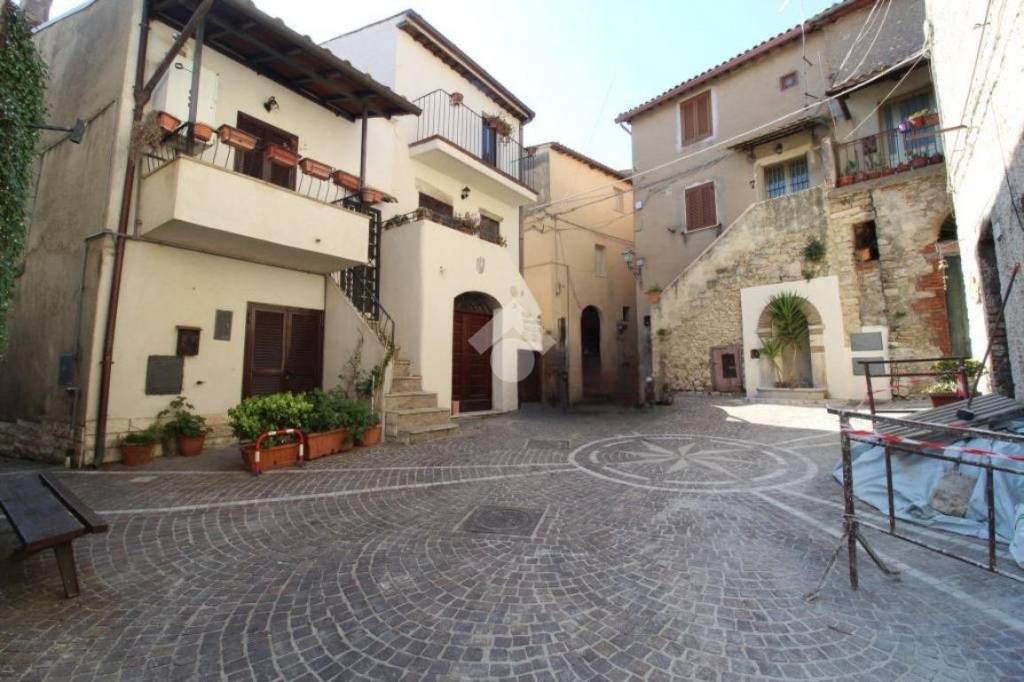 appartamento in vendita a Scandriglia in zona Ponticelli