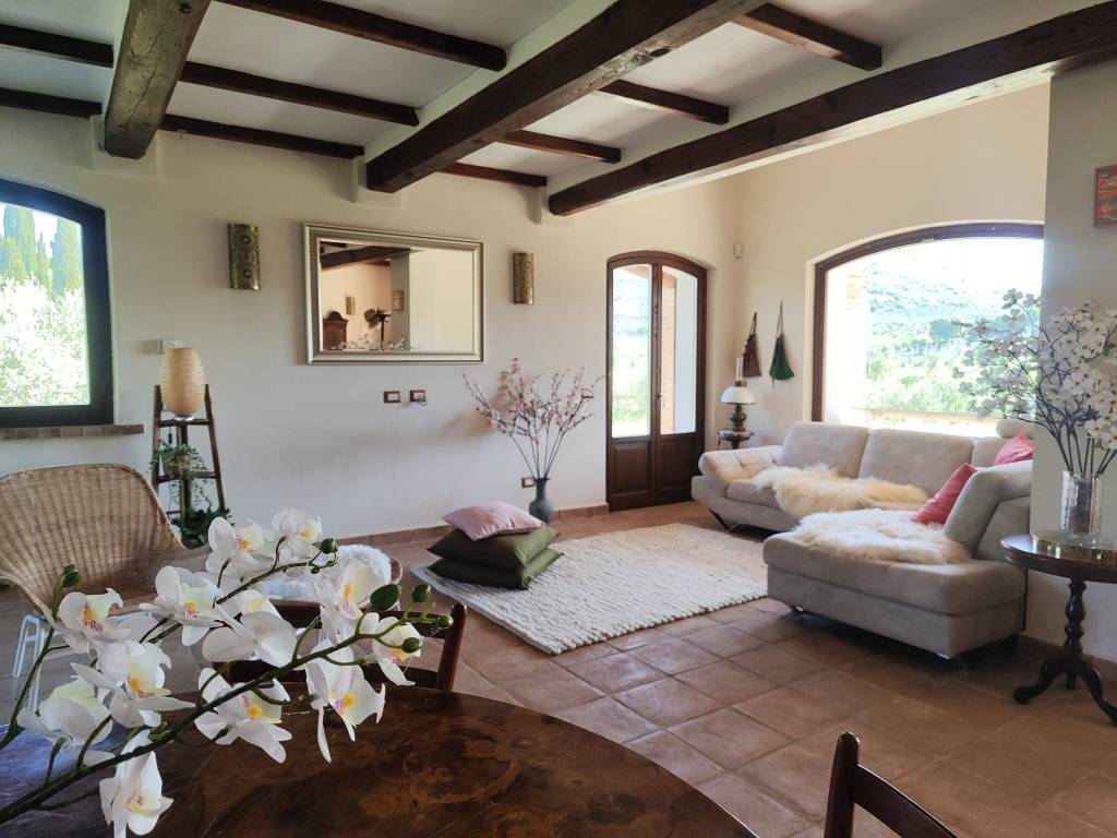 casa indipendente in vendita a Scandriglia in zona Ponticelli